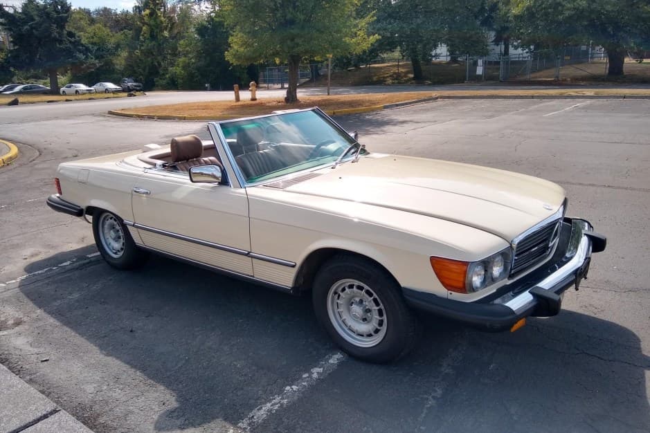 1985 Mercedes-Benz R107 SL sold for $8,888