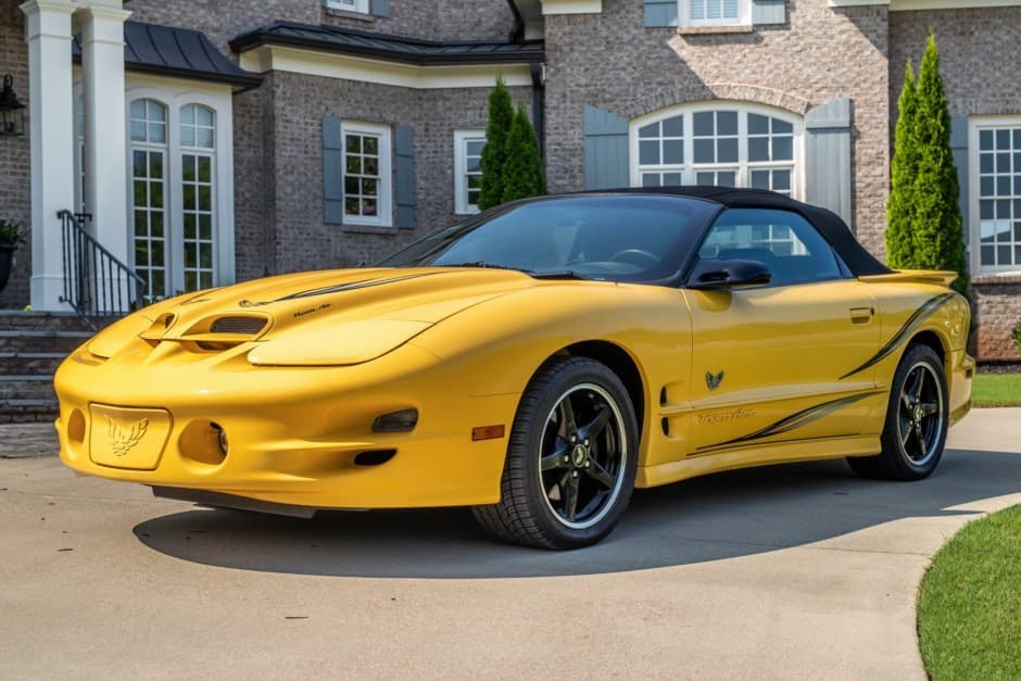 2002 Pontiac Firebird (1993-2002) sold for $22,750