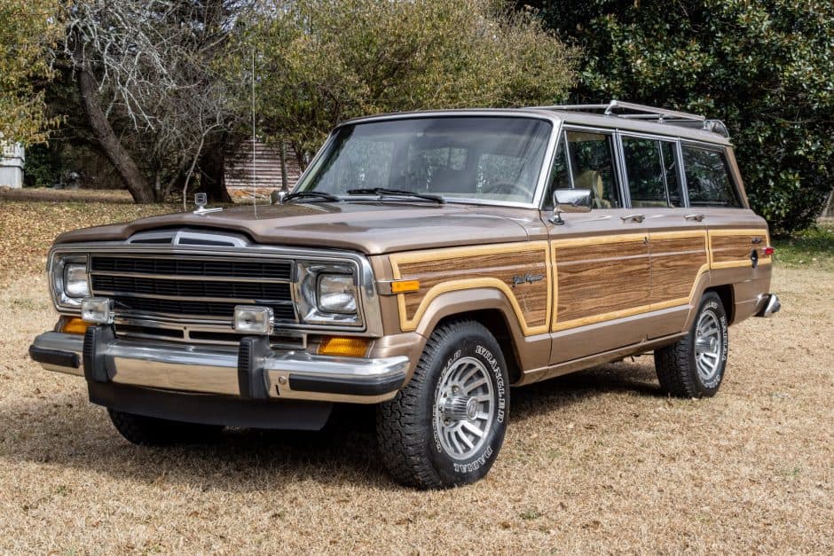 1988 Jeep SJ Grand Wagoneer sold for $33,500