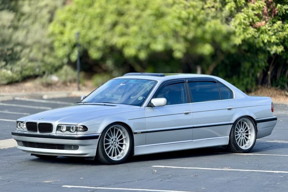 2001 BMW E38 7-Series sold for $12,500
