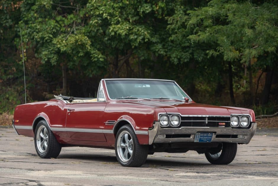1966 Oldsmobile 442 sold for $22,000