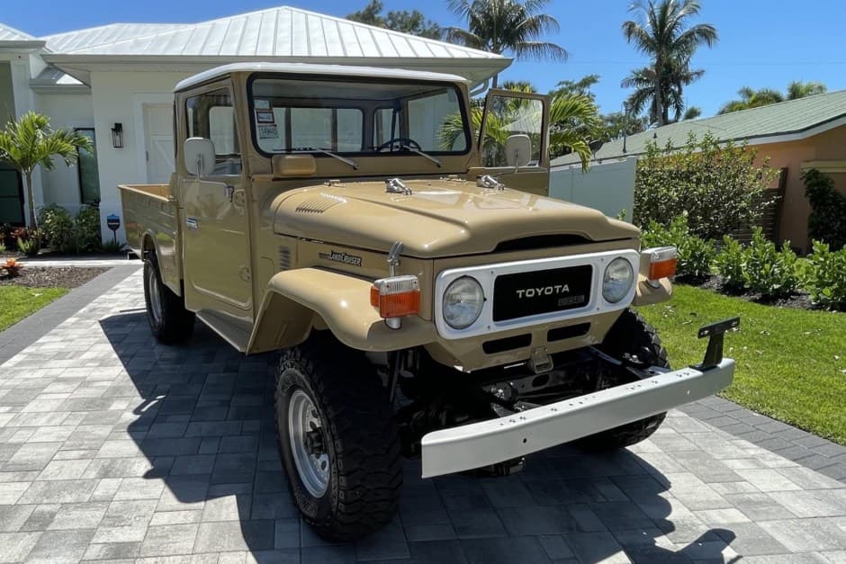 1981 Toyota Land Cruiser FJ45 sold for $32,500