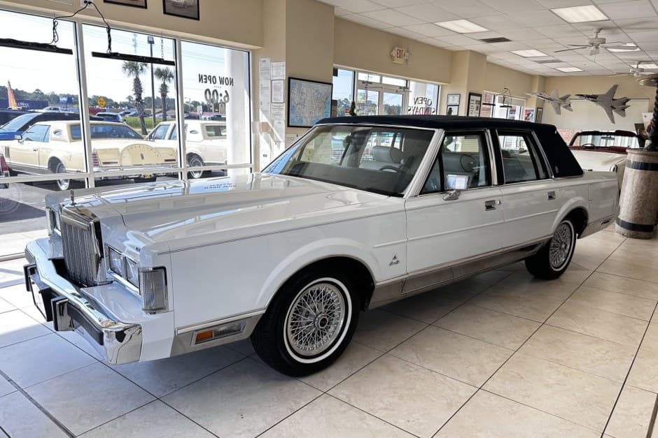 1987 Lincoln Town Car sold for $12,750