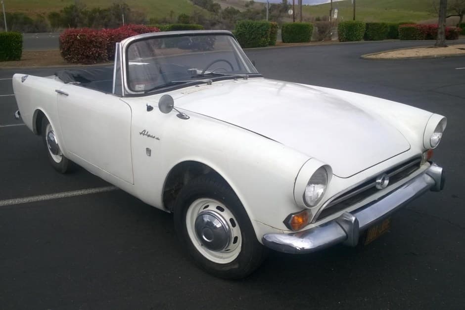 1966 Sunbeam Alpine sold for $5,850