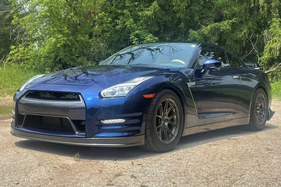 2016 Nissan GT-R R35 sold for $82,500