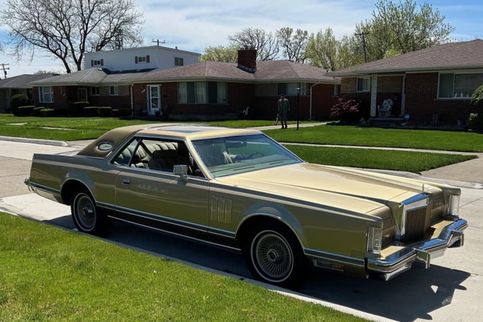1978 Lincoln Continental Mark V (1977-1979) sold for $12,250