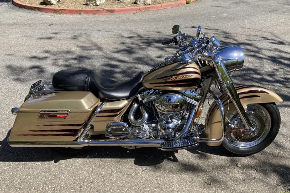 2003 Harley-Davidson Touring sold for $9,325