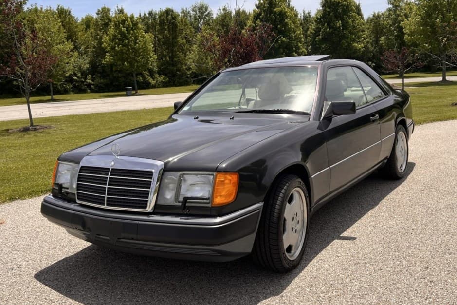 1993 Mercedes-Benz W124 E-Class sold for $18,500