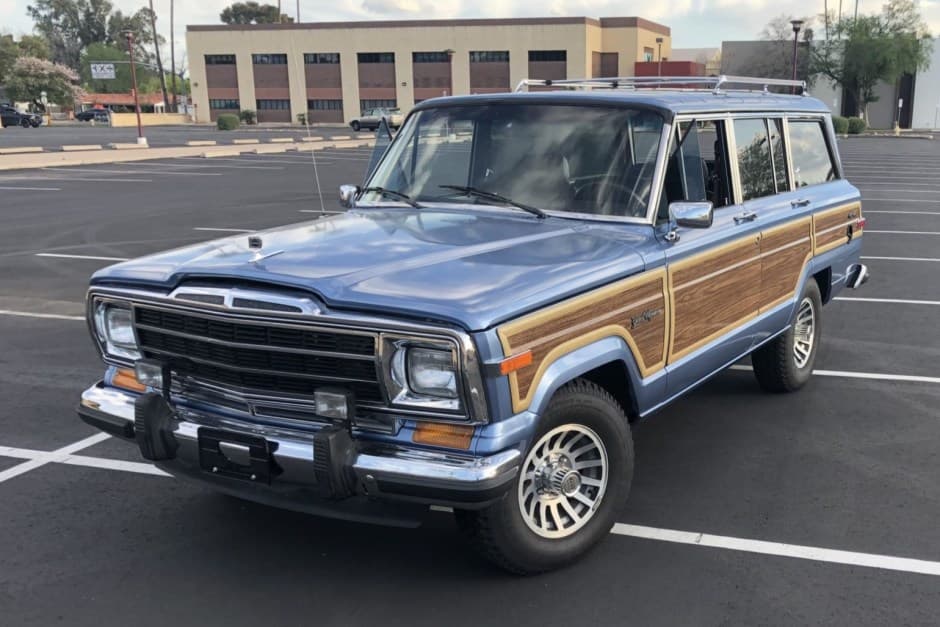 1991 Jeep SJ Grand Wagoneer sold for $22,750