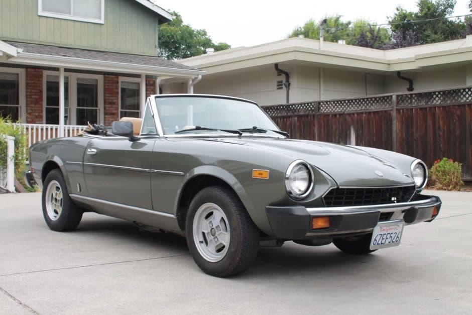 1981 Fiat 124 Spider (1966-1985) sold for $7,500