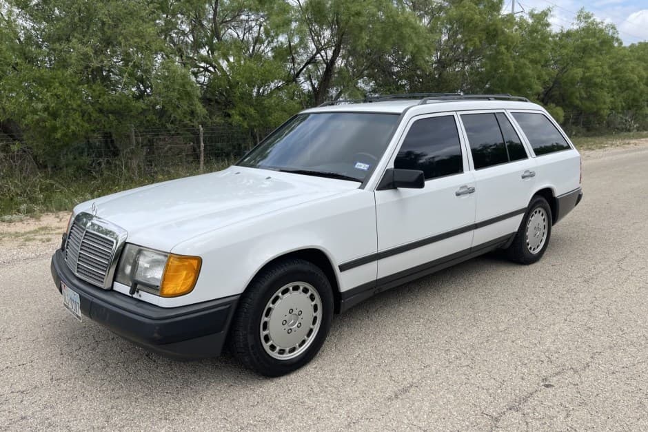 1987 Mercedes-Benz W124 E-Class sold for $10,000