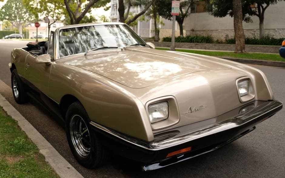 1989 Studebaker Avanti sold for $11,100