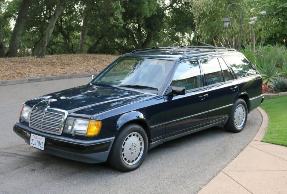 1989 Mercedes-Benz W124 E-Class sold for $6,200