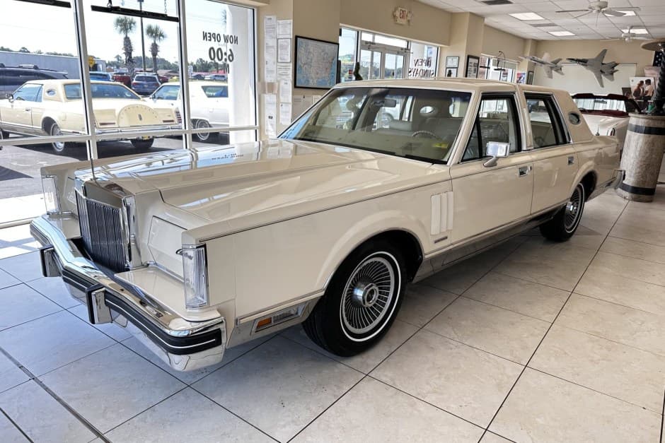 1982 Lincoln Continental Mark VI (1980-1983) sold for $16,000