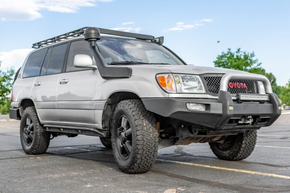1998 Toyota Land Cruiser 100-Series sold for $16,124