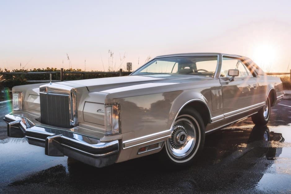 1978 Lincoln Continental Mark V (1977-1979) sold for $9,900