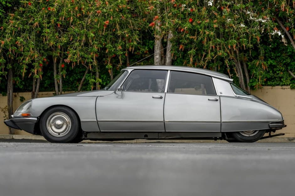 1967 Citroen DS sold for $19,000