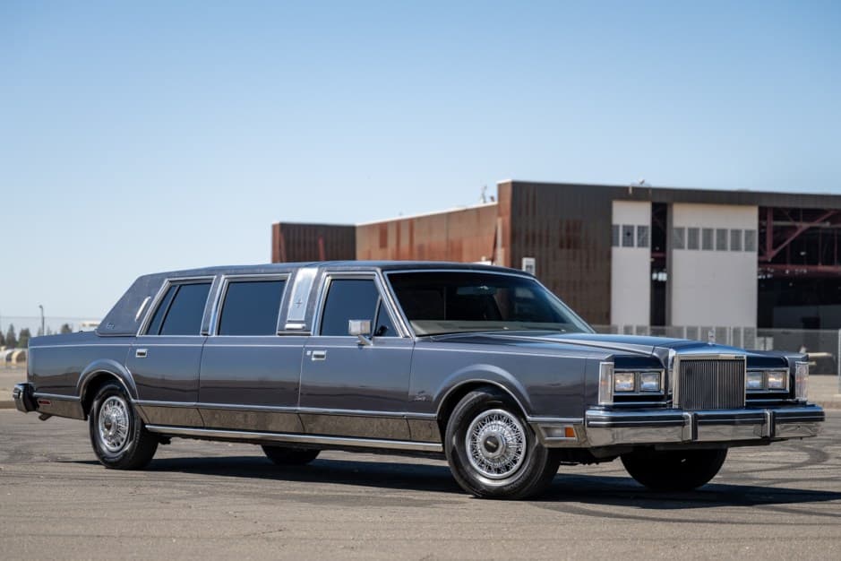 1984 Lincoln Town Car sold for $19,999
