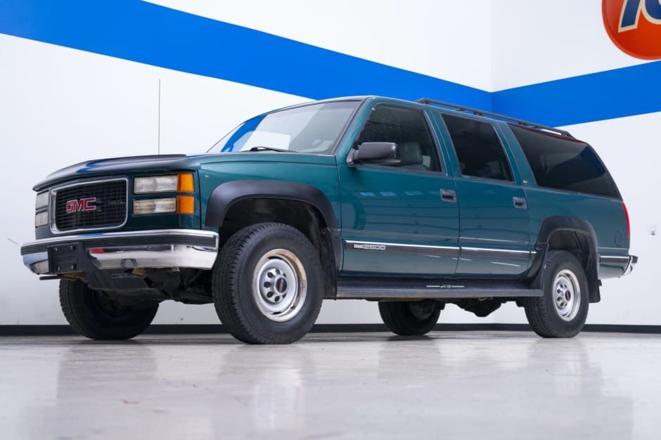 1999 GMC Suburban (GMT400 1992-1999) sold for $14,500