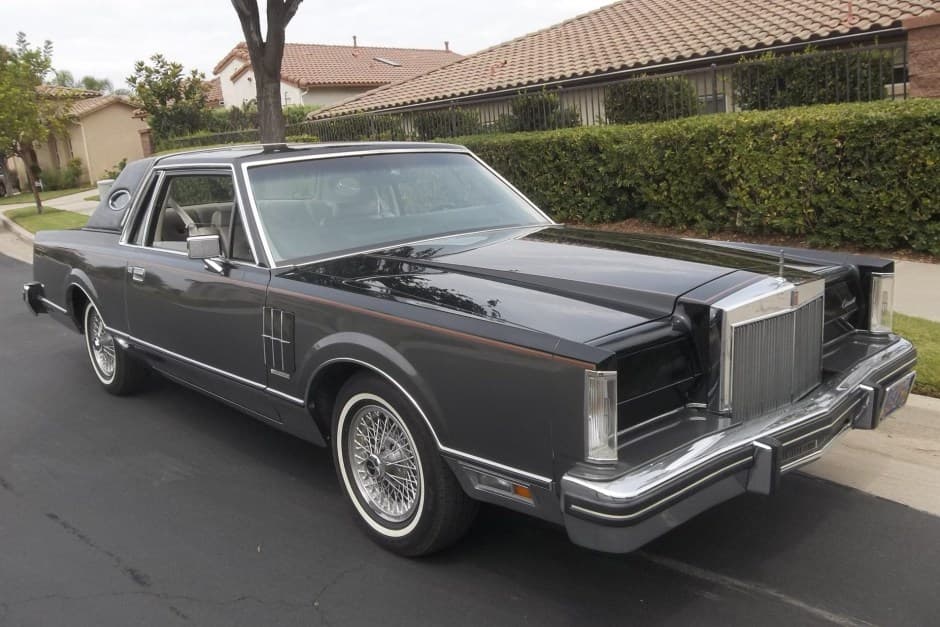 1981 Lincoln Continental Mark VI (1980-1983) sold for $15,250