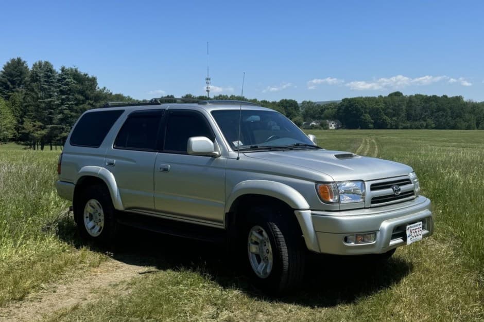 2000 Toyota 4Runner (N180) sold for $9,100
