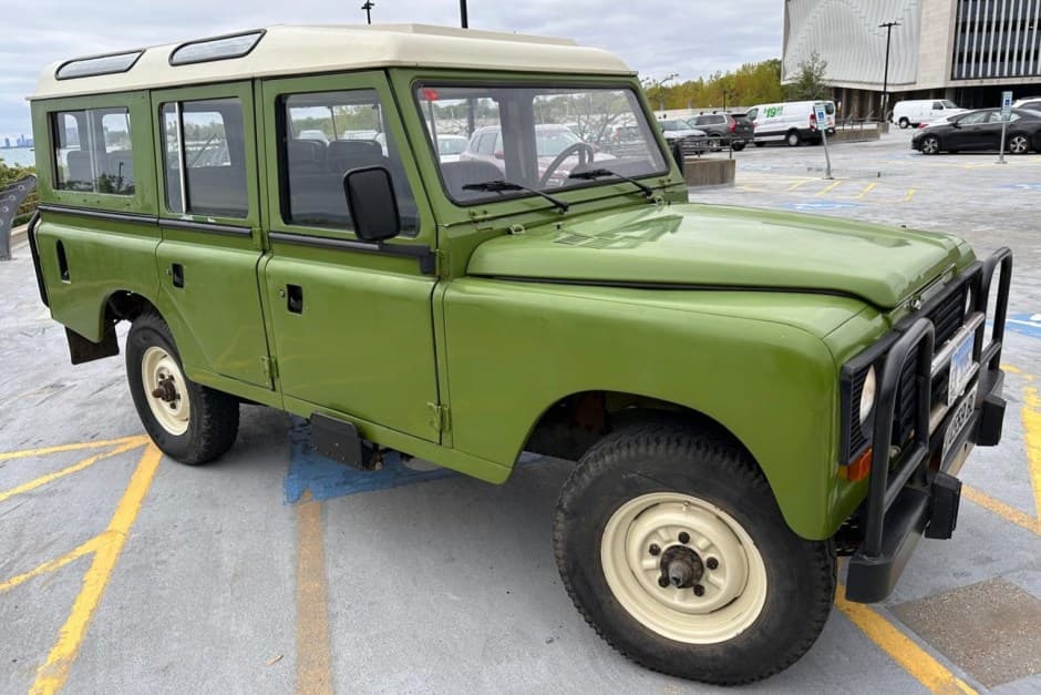 1984 Land Rover Series 109 sold for $10,000