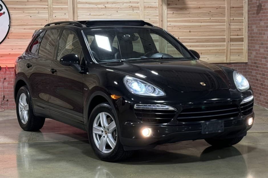 2014 Porsche 958 Cayenne (2011-2018) sold for $16,250