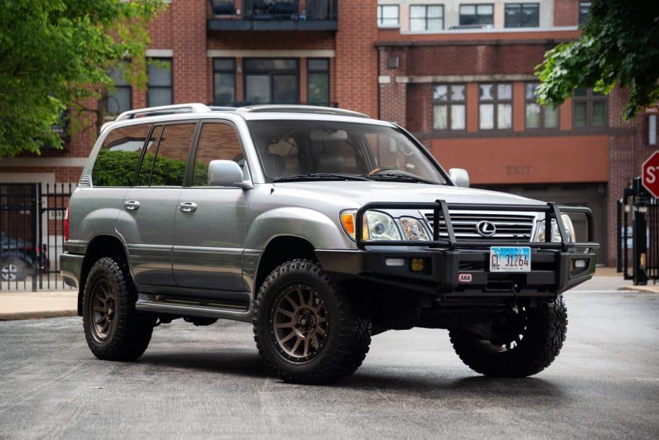 2003 Lexus LX470 sold for $26,250