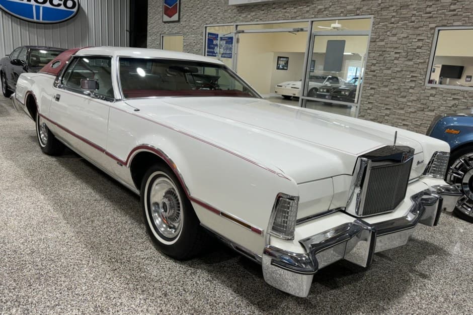 1976 Lincoln Continental Mark IV (1972-1976) sold for $37,500