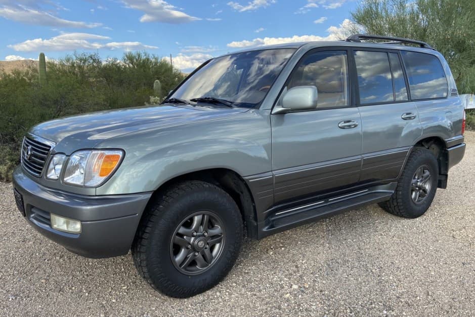 2001 Lexus LX470 sold for $17,000