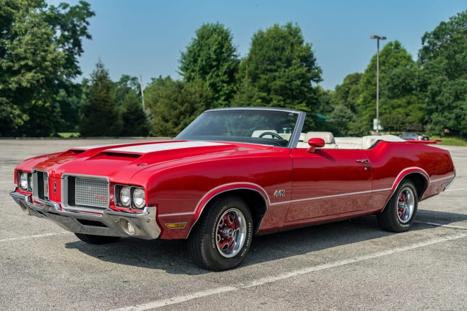 1972 Oldsmobile Cutlass sold for $34,000
