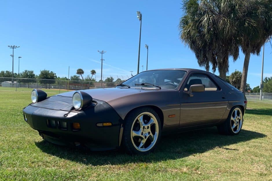 1983 Porsche 928 sold for $12,180