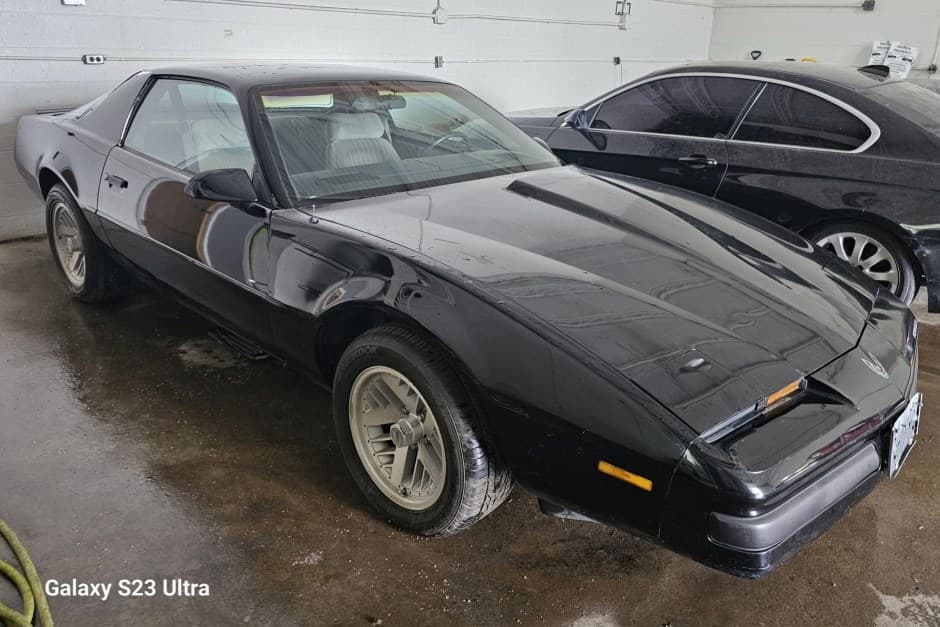 1989 Pontiac Firebird (1982-1992) sold for $6,000