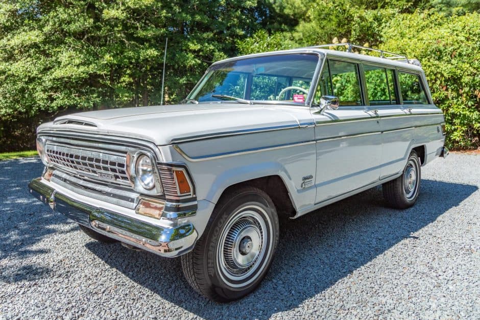 1972 Jeep SJ Wagoneer sold for $34,250