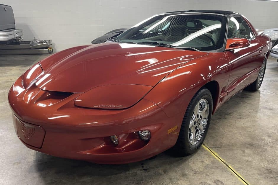 2002 Pontiac Firebird (1993-2002) sold for $30,500