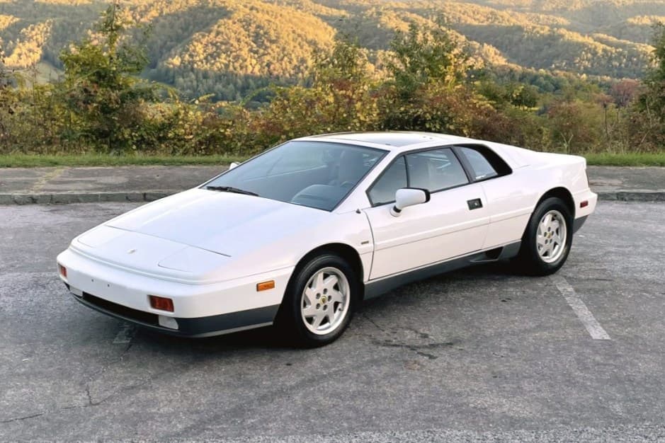 1989 Lotus Esprit sold for $30,799