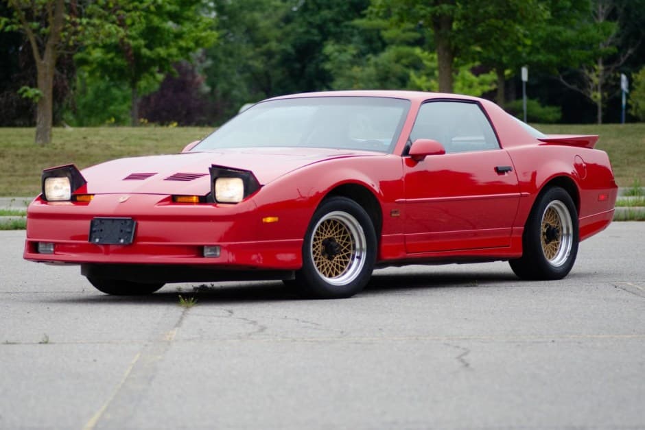 1988 Pontiac Firebird (1982-1992) sold for $11,250