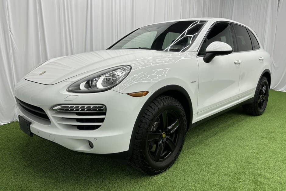 2013 Porsche 958 Cayenne (2011-2018) sold for $18,250
