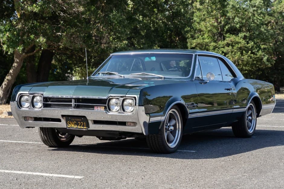 1966 Oldsmobile 442 sold for $31,000