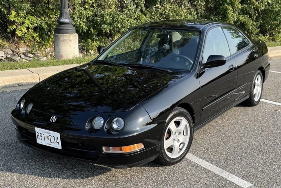 1995 Acura Integra sold for $7,100
