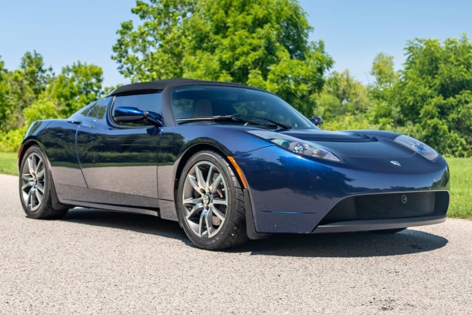 2010 Tesla Roadster sold for $82,000