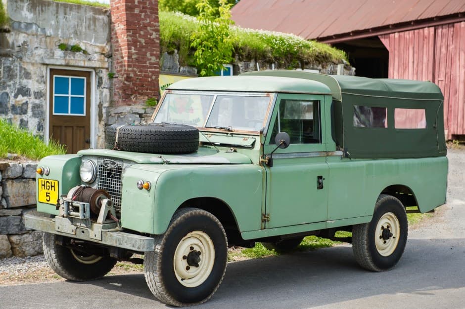 1961 Land Rover Series 109 sold for $15,000