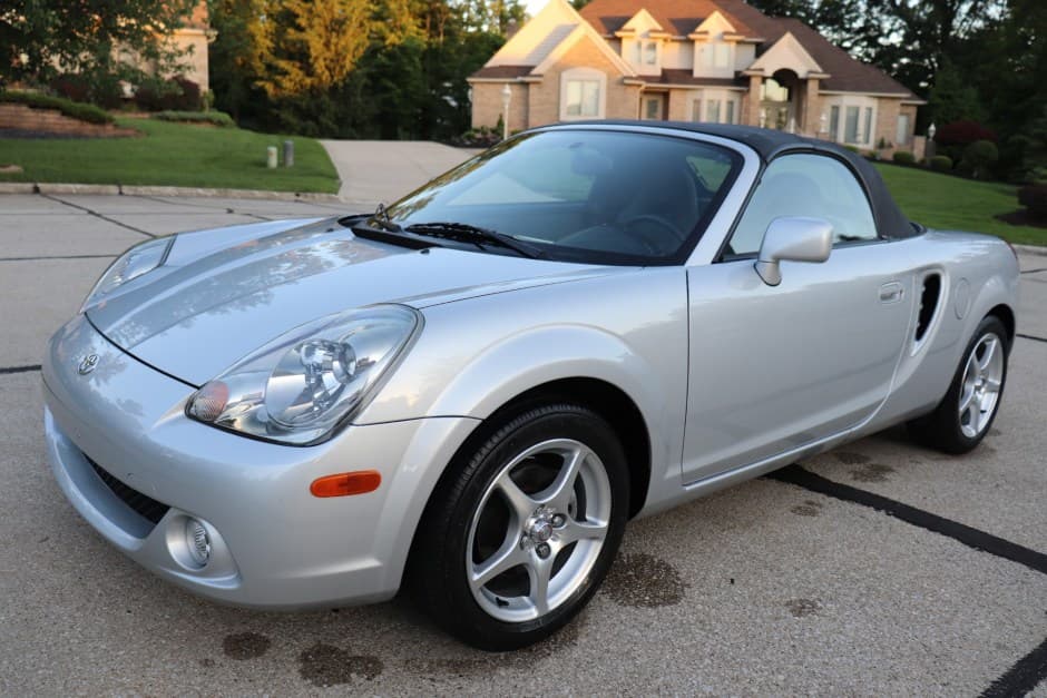 2005 Toyota W30 MR2 sold for $12,350