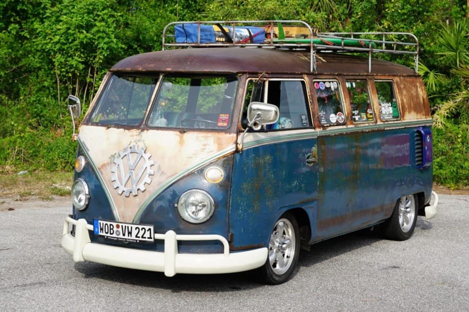 1963 Volkswagen Split-Window Bus sold for $28,000