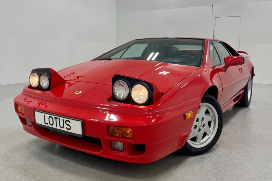 1990 Lotus Esprit sold for $35,600
