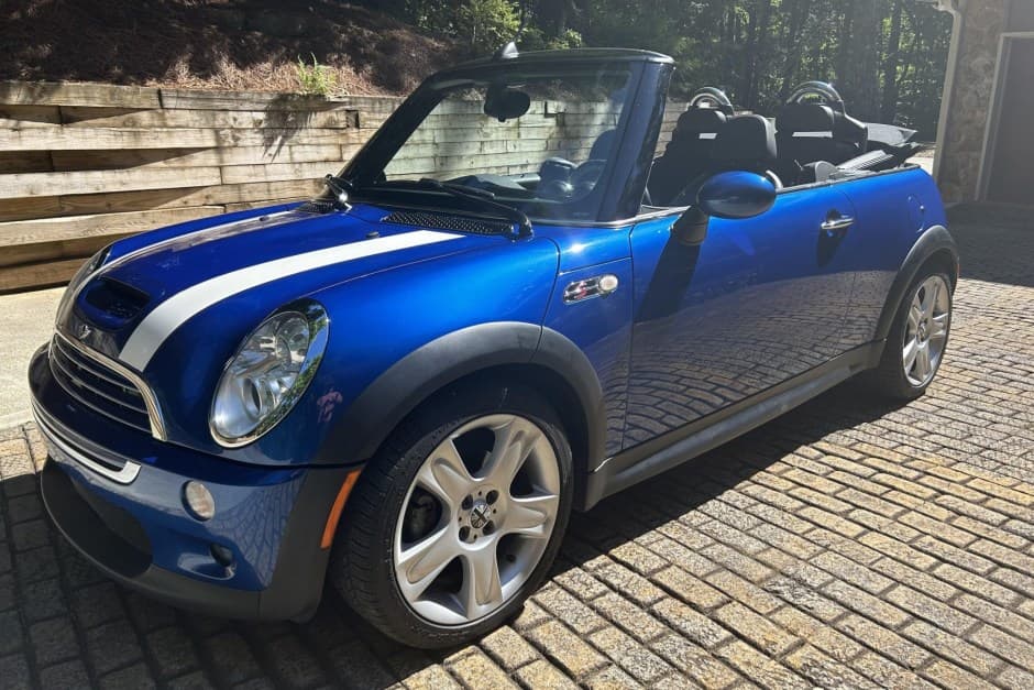 2005 Mini R52 Cooper Convertible sold for $8,600