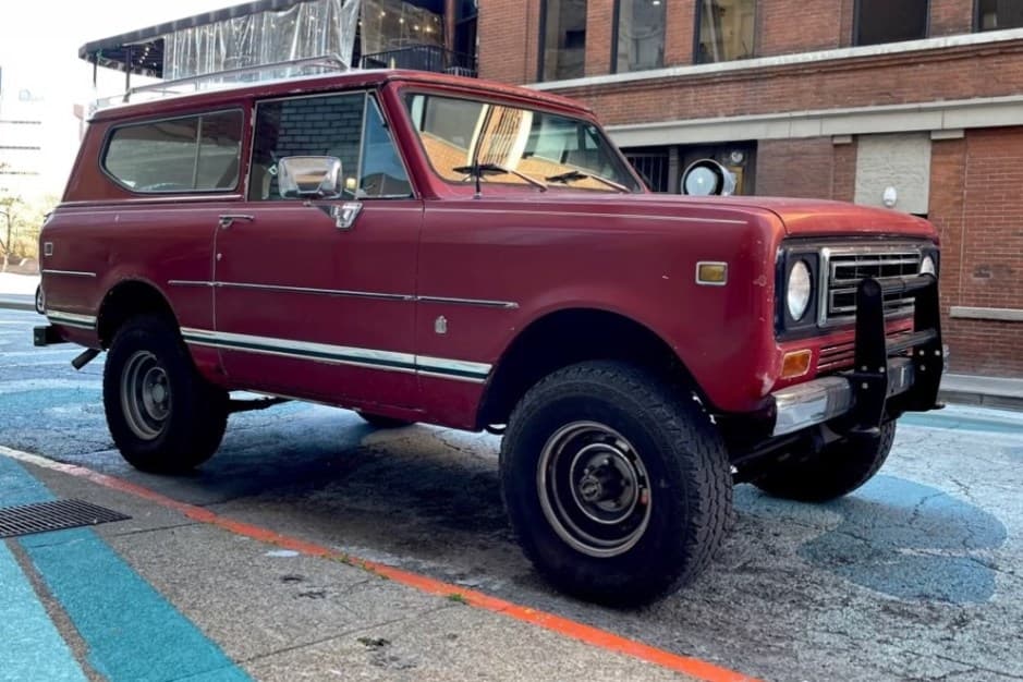 1977 International Harvester Scout sold for $12,170