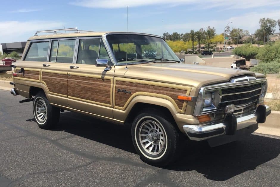 1989 Jeep SJ Grand Wagoneer sold for $13,500