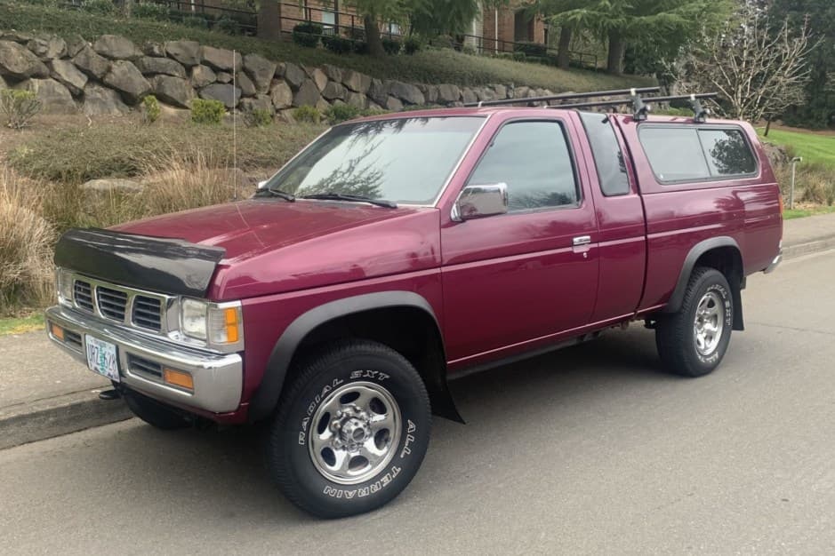 1995 Nissan Pickup sold for $7,100