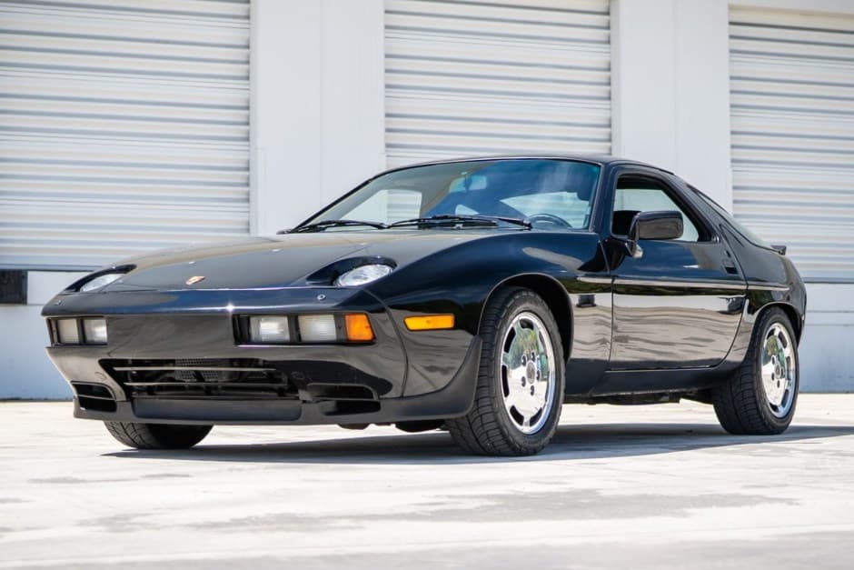 1986 Porsche 928 sold for $11,600